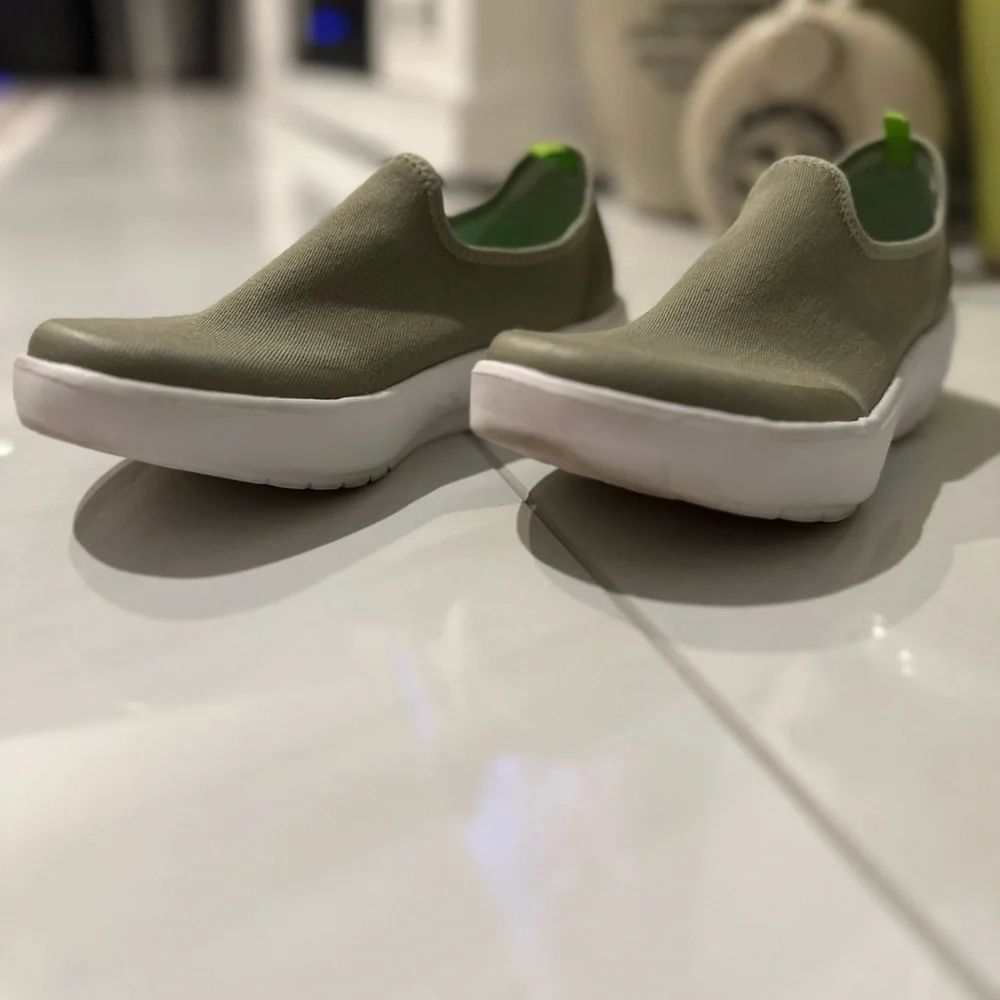 Comfort to the max!  OOFOS OOmg Eezee Low Shoe – Size 7 – Worn Twice! - Picture 2 of 10